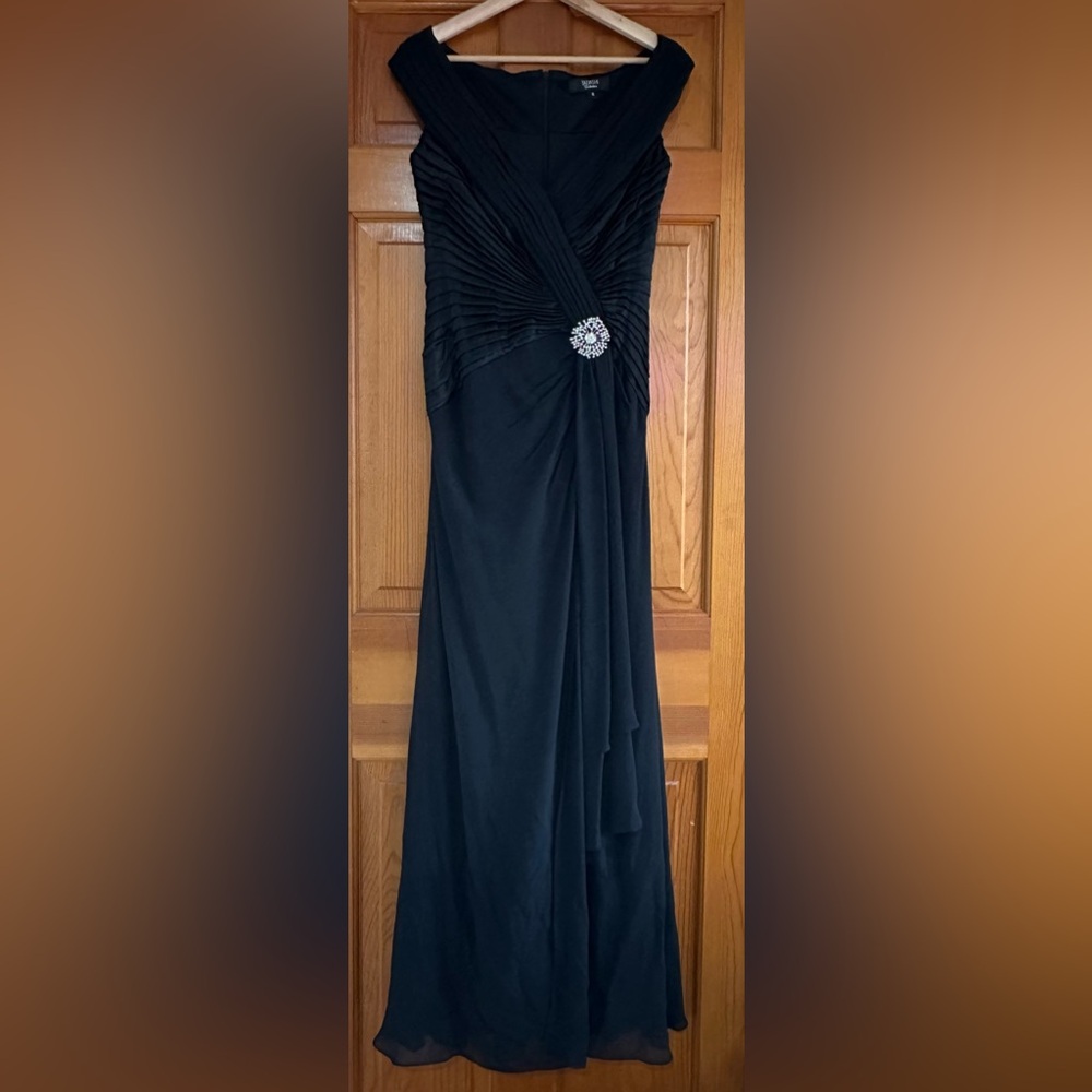 Tadashi Shoji Pleated Long Black Silk Evening Dress Gown Formal w/Crystal Pin